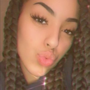 Meet your Posher, Alexia